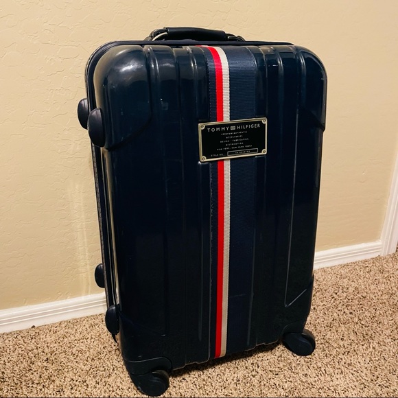 Tommy Hilfiger Lochwood 21" Hardside Carry-On Luggage Suitcase in Navy Blue - Picture 4 of 15